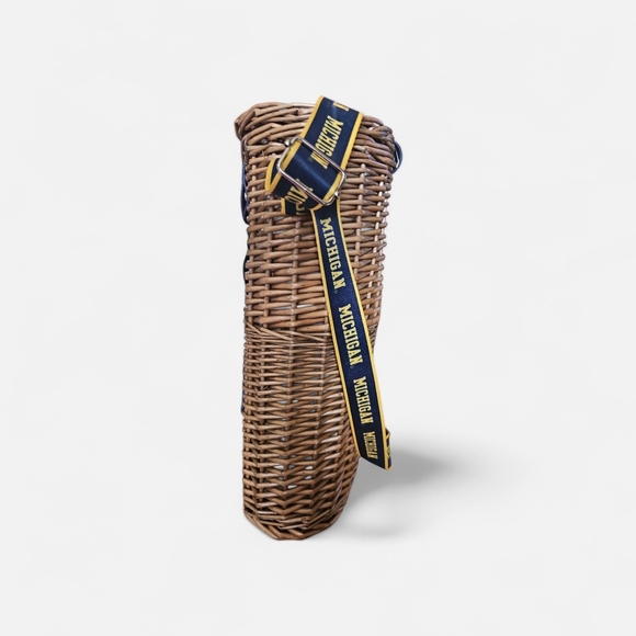 U of M Wicker Cooler Bag with Blue Leather Accents, Cork Screw and Carry Strap. - Picture 2 of 7